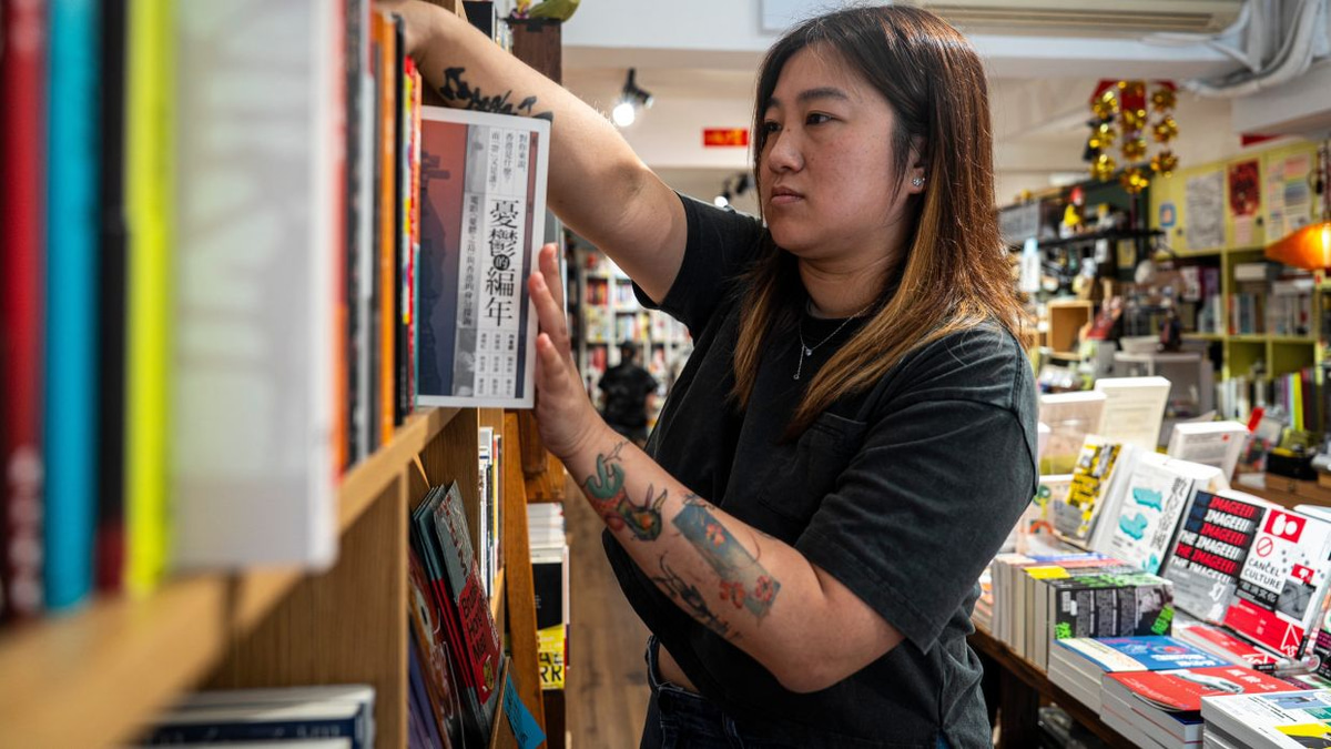 Hong Kong Police Arrest Bookstore Owners Under National Security Law