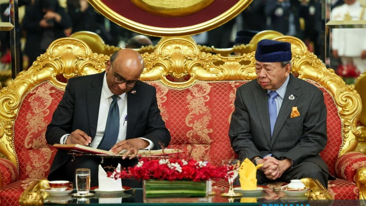 Selangor Sultan Receives Singapore President In State Visit Courtesy Call