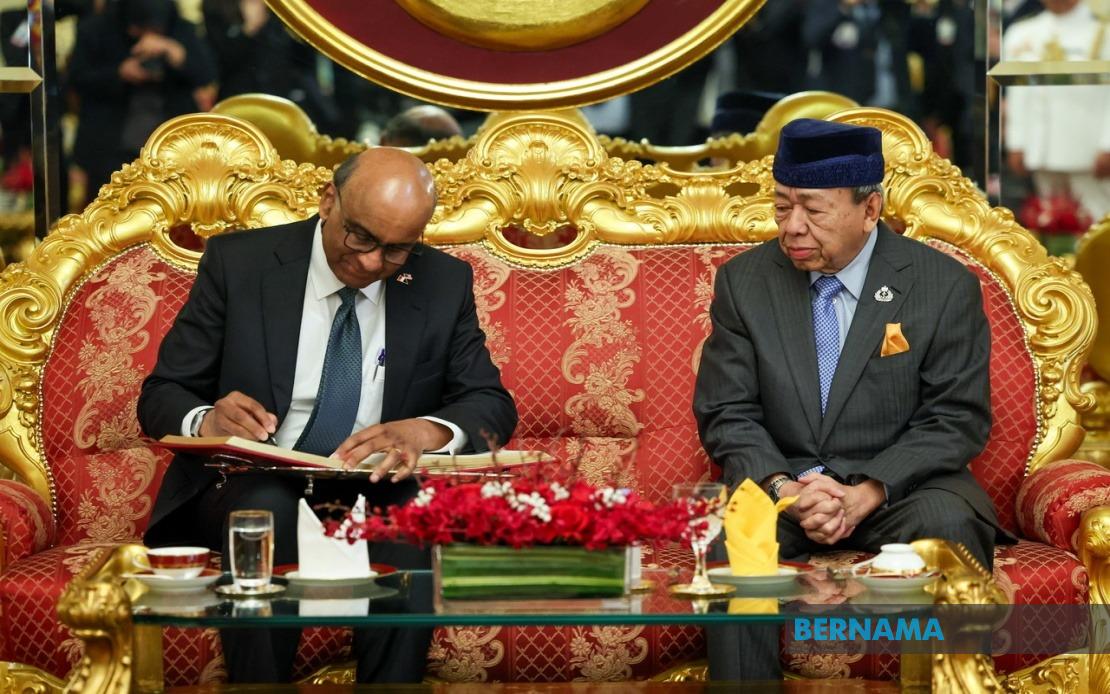 Selangor Sultan Receives Singapore President In State Visit Courtesy Call