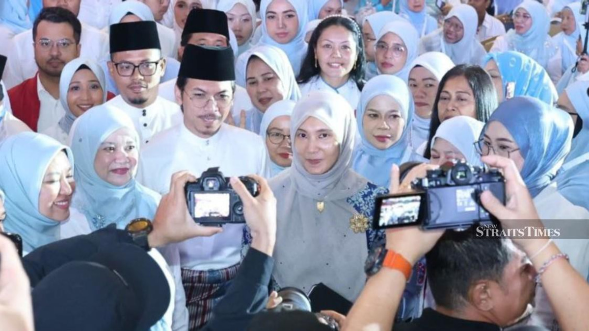 PKR Cannot Tolerate Parallel Power Centres, Warns Nurul Izzah