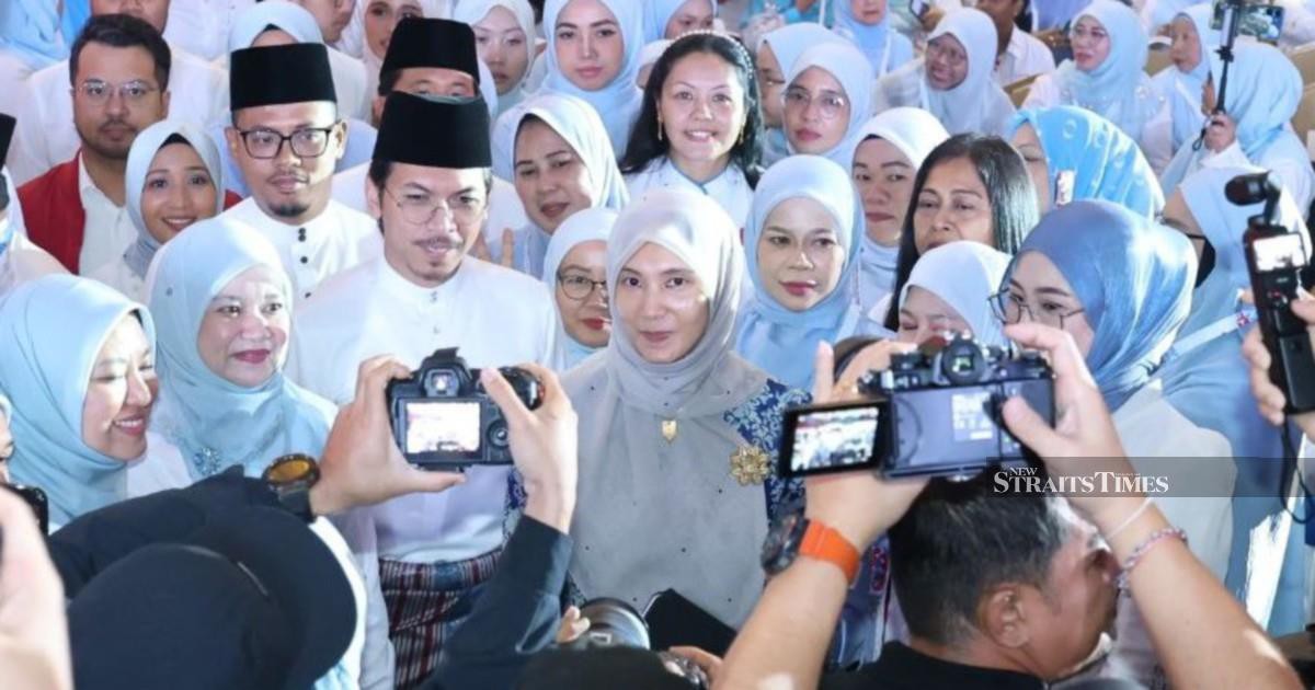 PKR Cannot Tolerate Parallel Power Centres, Warns Nurul Izzah