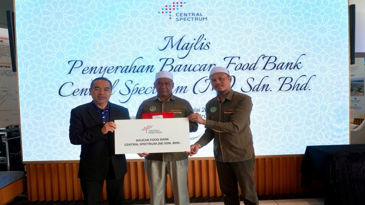 Central Spectrum Distributes RM10,000 in Food Bank Vouchers to Pulau Indah Community