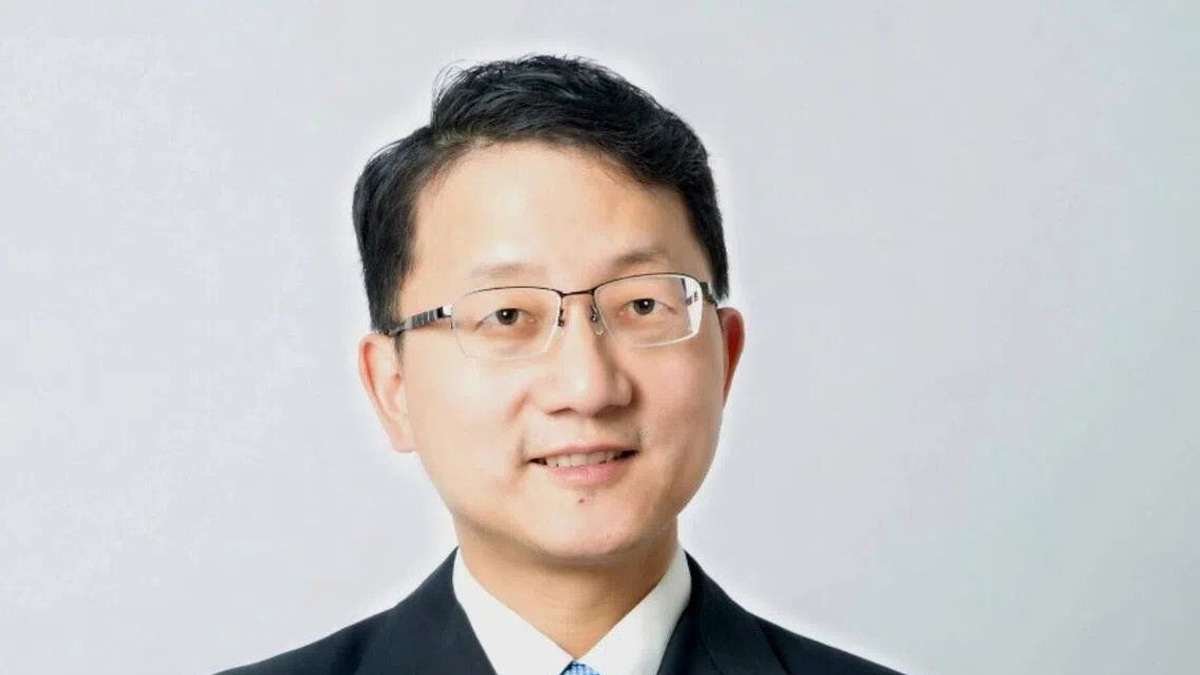 New Chinese Ambassador Takes Symbolic Bus Ride to Canberra, Signals Fresh Approach to Australia Relations