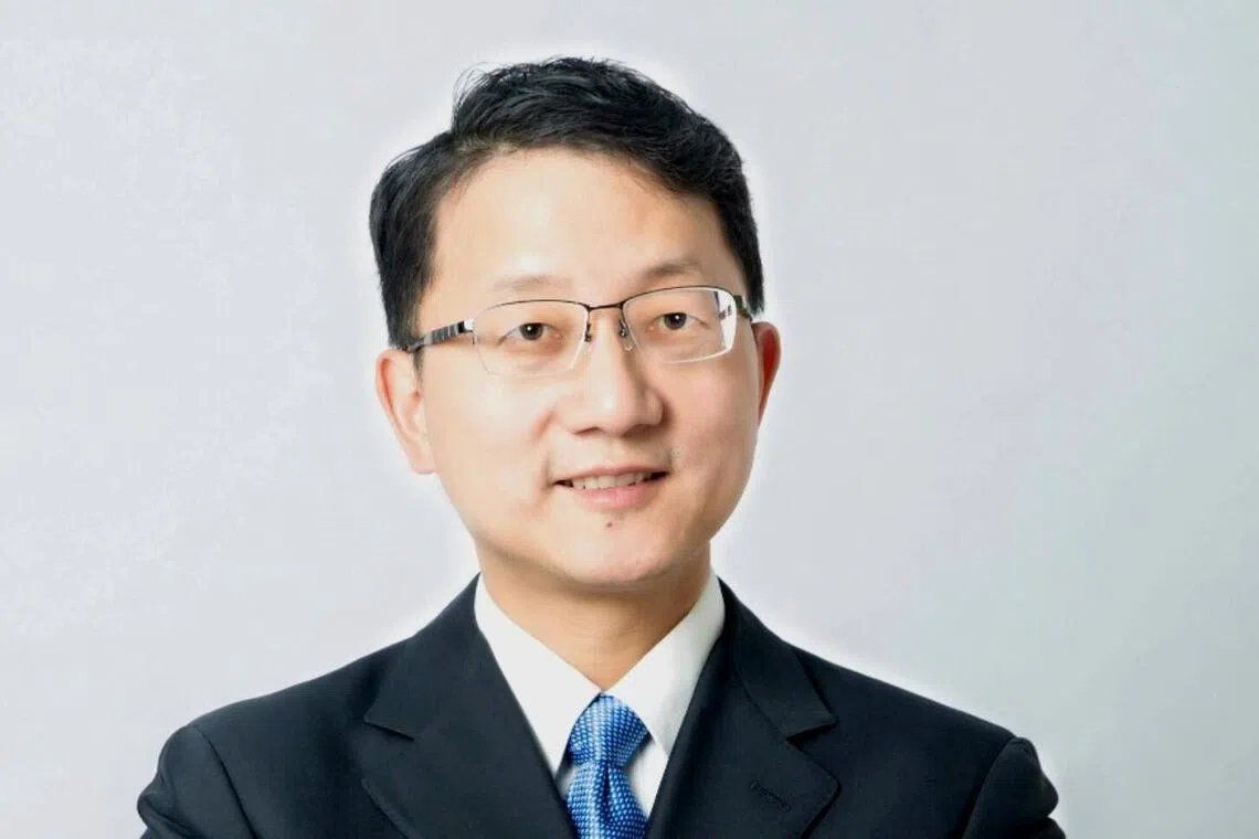 New Chinese Ambassador Takes Symbolic Bus Ride to Canberra, Signals Fresh Approach to Australia Relations