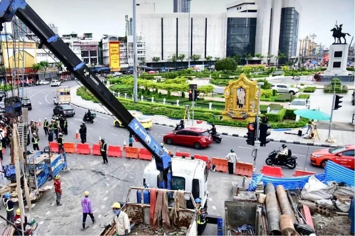 Bangkok Evacuates 60 Residents After Subway Construction Sinkhole, Road Closure Ordered