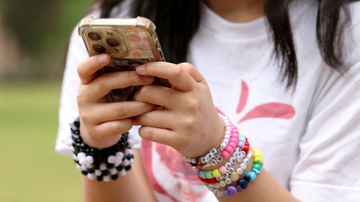 EU Building Momentum Towards Ban on Children's Social Media Use, Says Irish PM