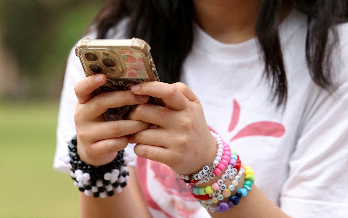 EU Building Momentum Towards Ban on Children's Social Media Use, Says Irish PM
