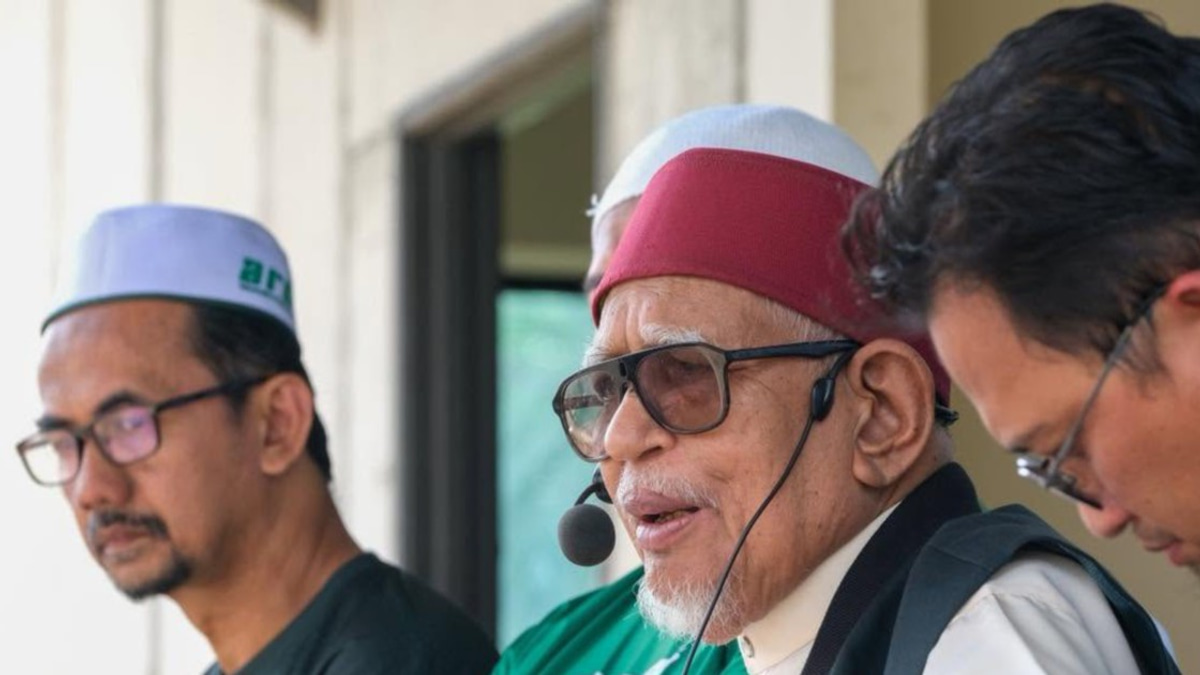 PAS President Hadi Calls for Broader Malay-Muslim Political Unity with Non-Extreme Coalition Partners