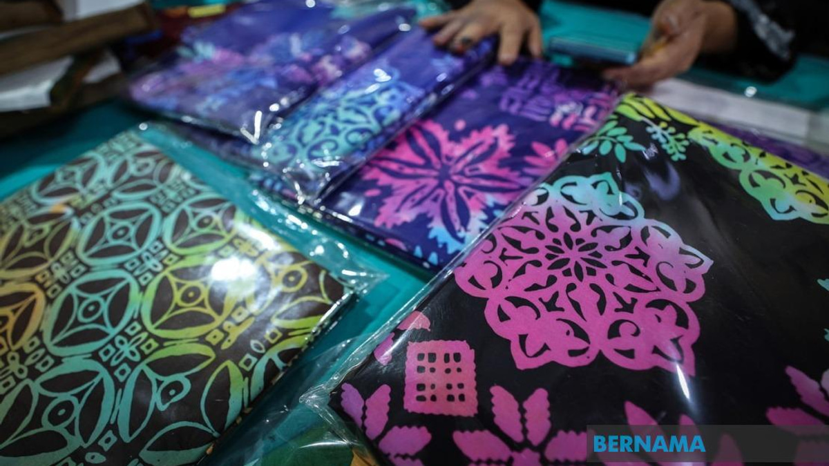 Johor Batik Masters Local Craft With Heritage-Inspired Designs