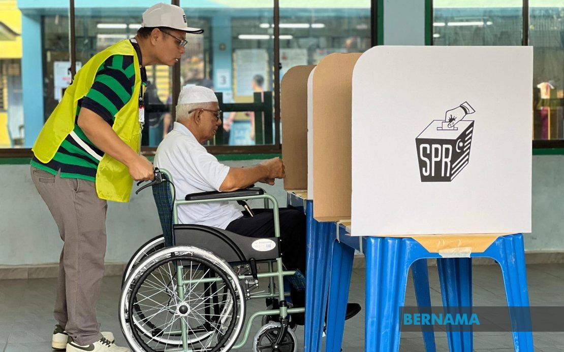 Johor's 1,076 Polling Centres Begin Voting in State Election
