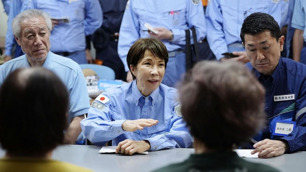 Japan's PM Visits Quake-Ravaged Kumamoto as Heat and Shortages Compound Disaster Recovery