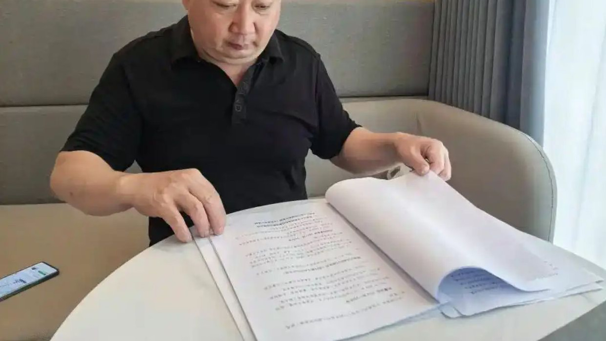Chinese Father Sues Gaming Giants Over Son's Addiction, Seeks Systemic Change