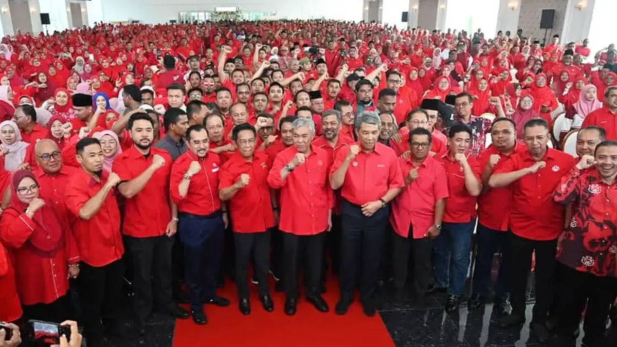 Zahid delegates Negeri Sembilan seat allocation to Tok Mat as BN prepares for state polls