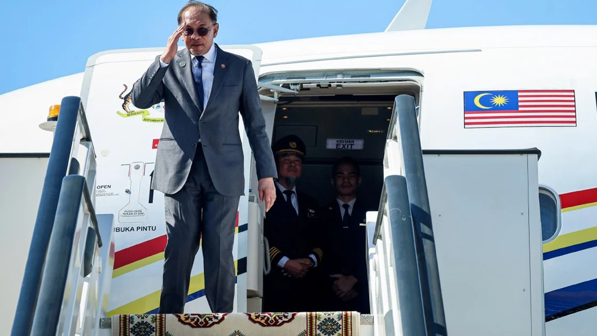 Anwar Returns from Turkmenistan Tour, Focuses on Penang Development and Media Engagement