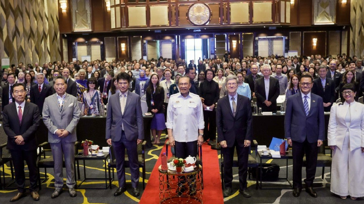 Nuclear Power Must Feature in Asean's Energy Future, Says Anwar