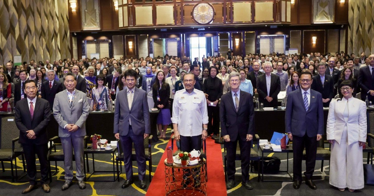 Nuclear Power Must Feature in Asean's Energy Future, Says Anwar