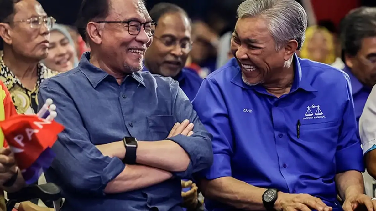 Zahid Counters Anwar's Poetry with Verse as Unity Government Tensions Surface