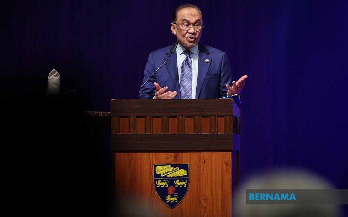 PM Anwar Extends Aid to Gravedigger Battling Oral Cancer in Terengganu