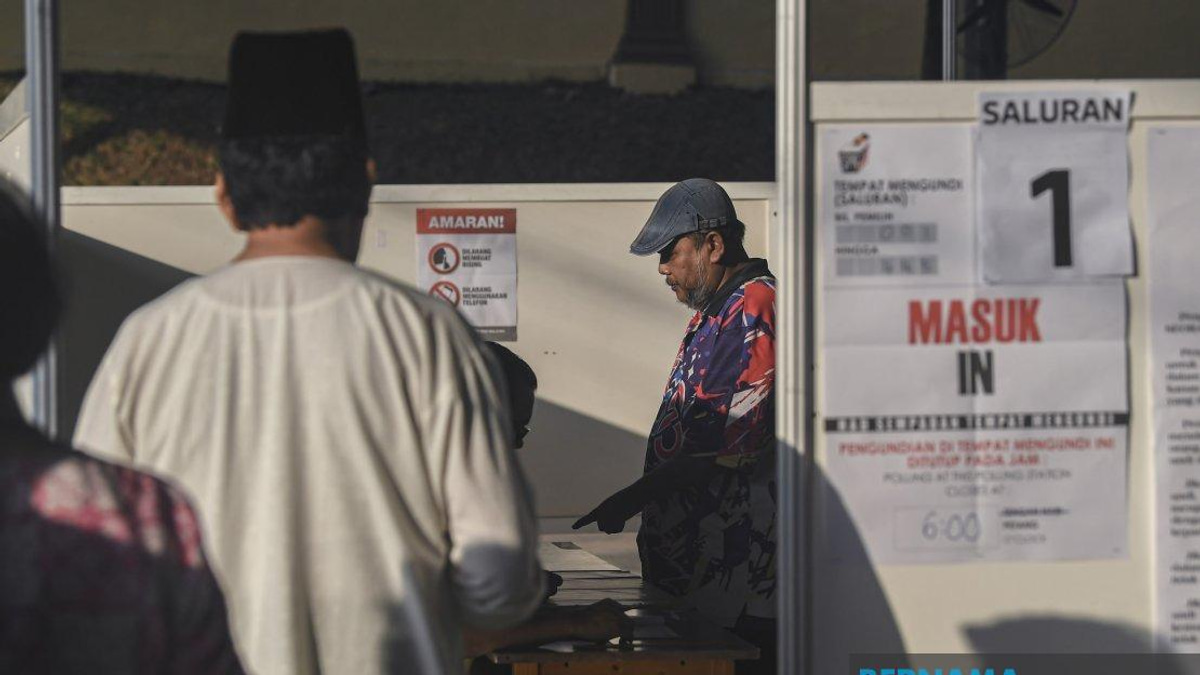 Cabinet Members Vote in Johor State Election as Polling Begins