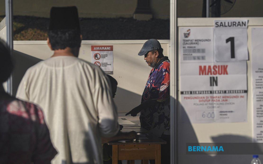 Cabinet Members Vote in Johor State Election as Polling Begins