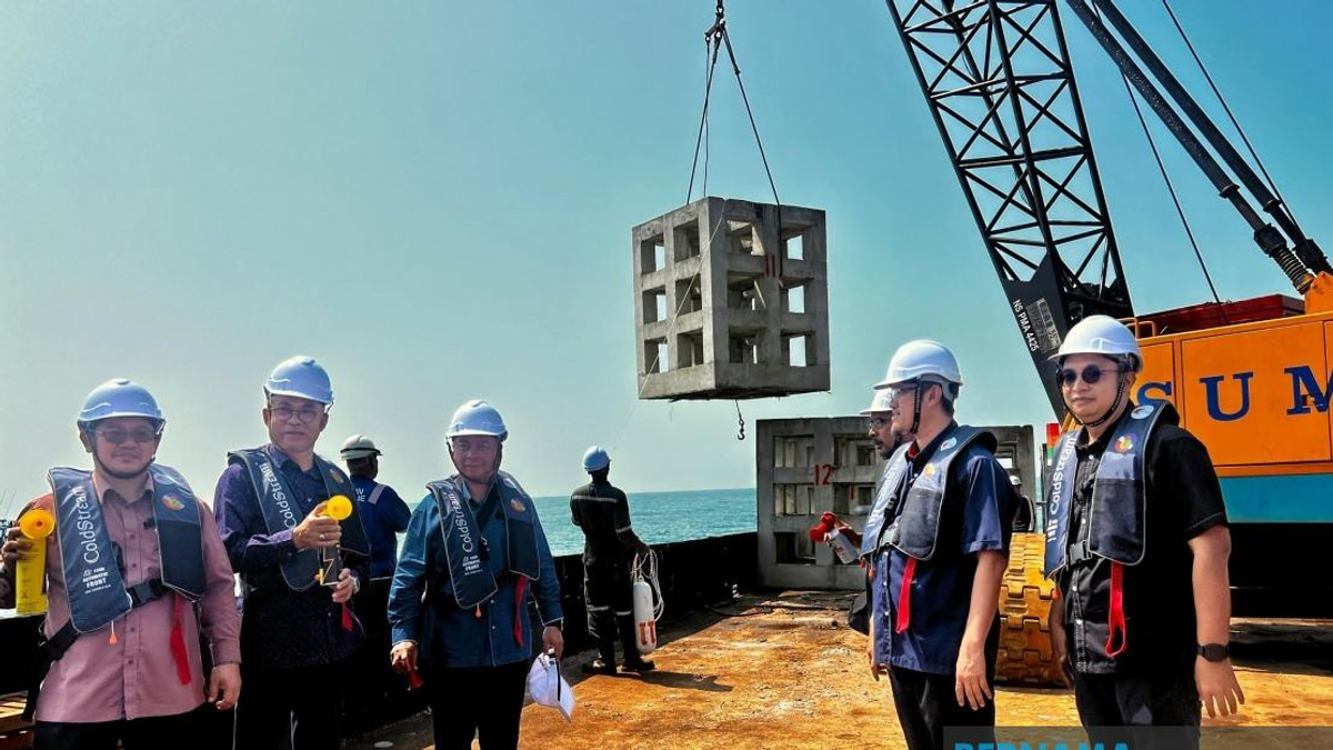 Artificial Reefs Deployed Off Kelantan Coast to Protect Small-Scale Fishers and Boost Breeding Grounds