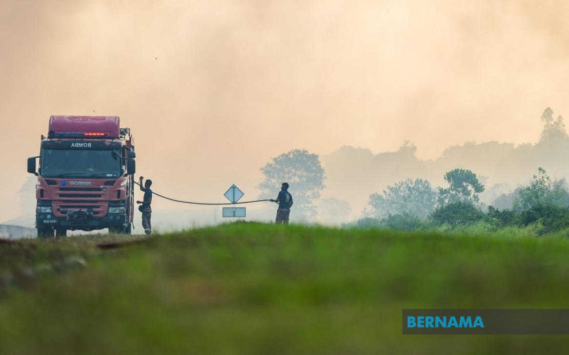 Over Half of Punggai-Sebana Cove Peatland Fire Brought Under Control in Johor