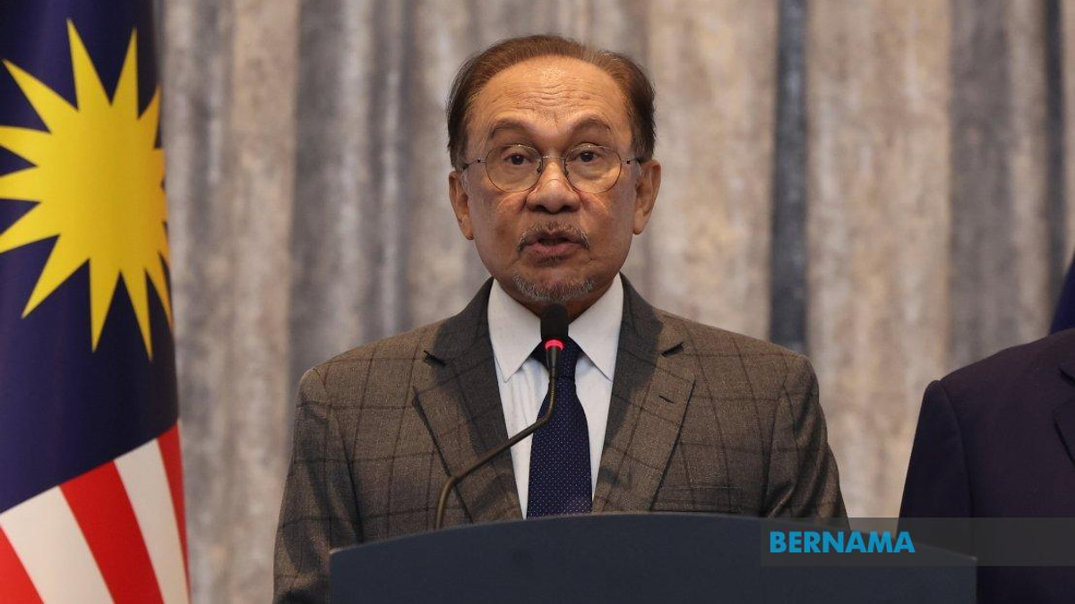 Media Must Balance Tech Adoption With Ethical Standards, Says PM Anwar
