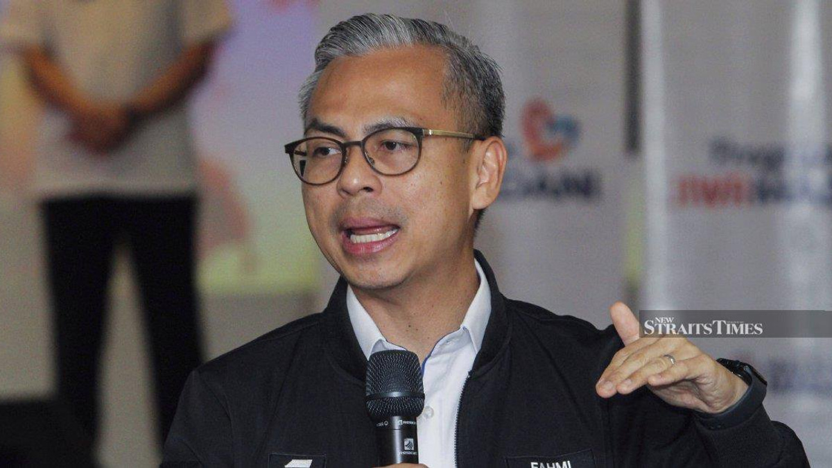 Return Home to Vote, Fahmi Tells Johoreans Living Abroad