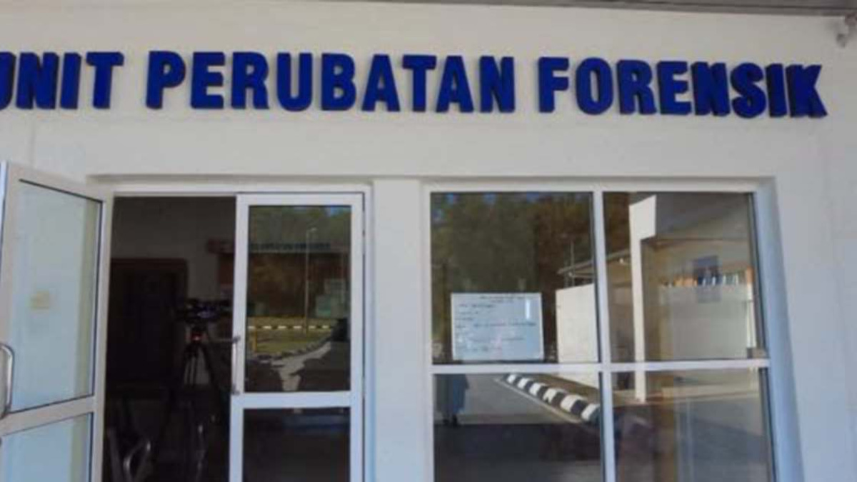 PM Anwar Extends Condolences to Bereaved Family After Student Death in Seremban