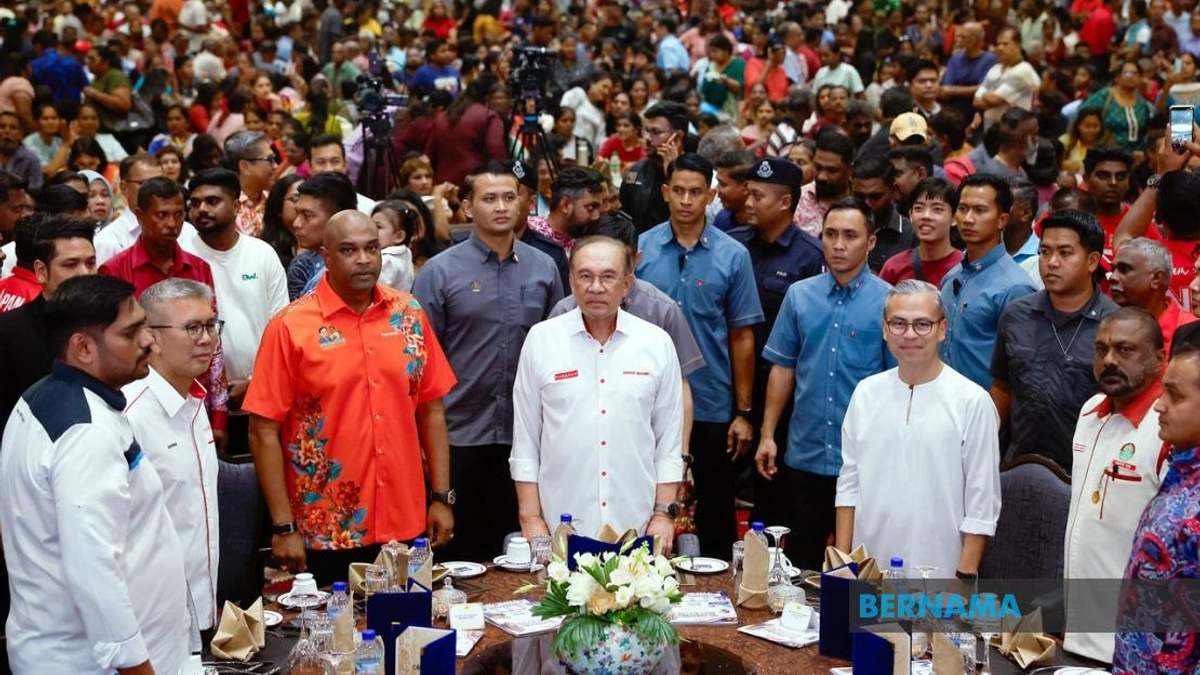 Anwar Reiterates Apology for Inappropriate Term, Emphasises Malaysia Belongs to All