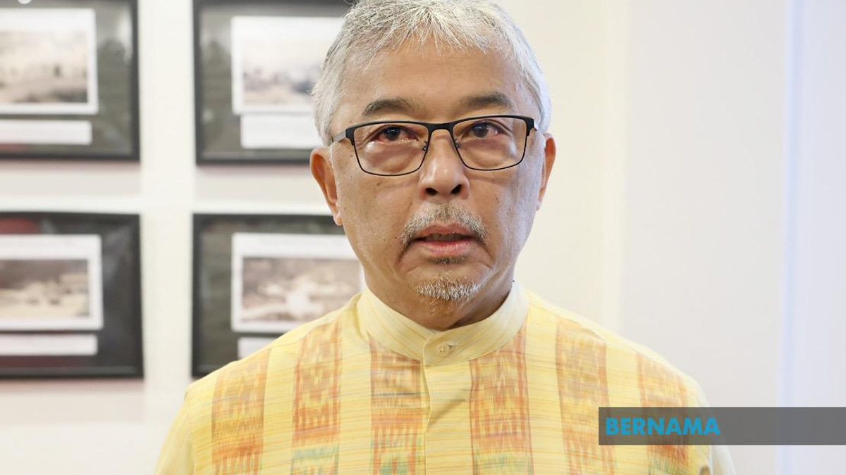 Pahang Ruler Marks Sekolah Sultan Ahmad's Century of Educational Excellence