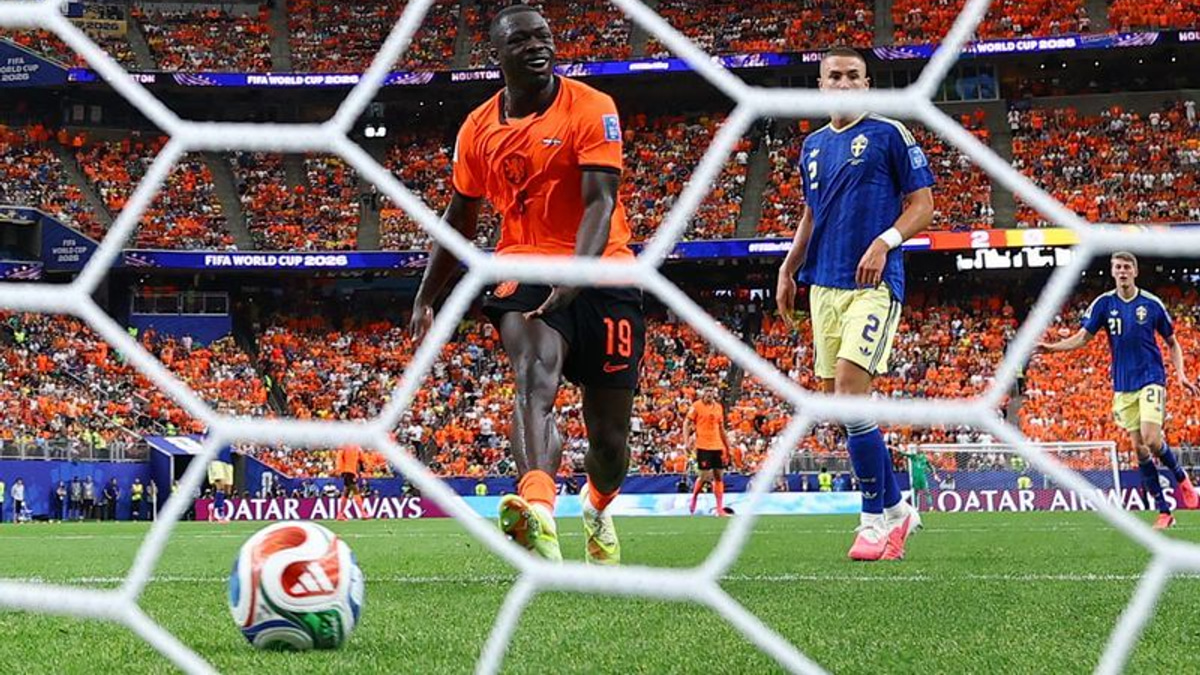 Brobbey's brace seals his case as next Dutch frontman after inspired Koeman gamble