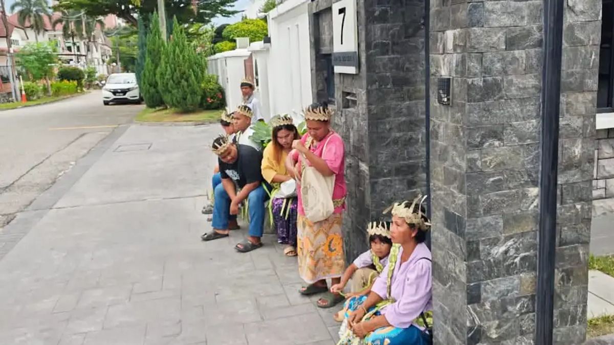Anwar Orders Release of Three Orang Asli in Land Dispute, Pledges State-Level Intervention