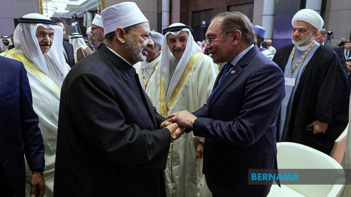 PM Anwar Praises Al-Azhar Grand Imam as Beacon of Islamic Moderation and Interfaith Harmony