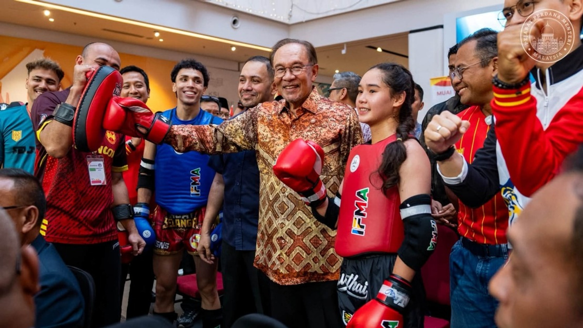 Anwar Encouraged by Young SUKMA Athletes' Promise for Malaysia's Future