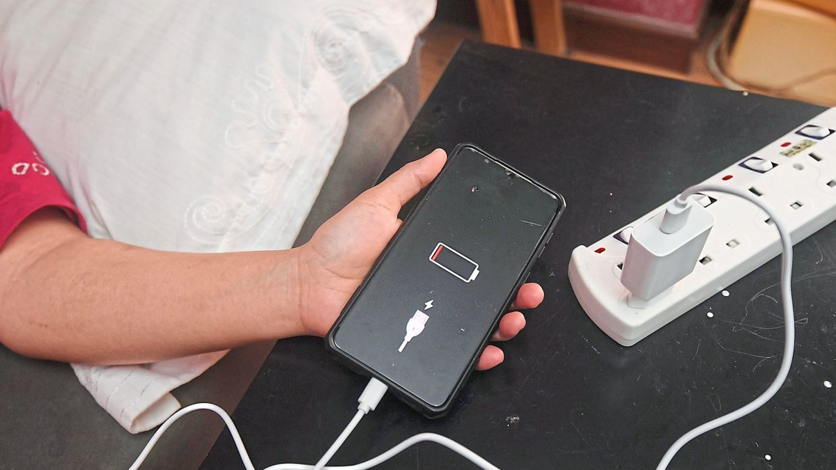 Malaysia's Fire Service Warns of RM14.2 Million in Losses from Unsafe Device Charging Over Three Years