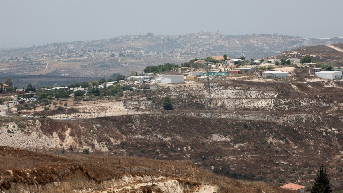 Israeli Forces Injure Palestinians in East Jerusalem; West Bank Home Seized