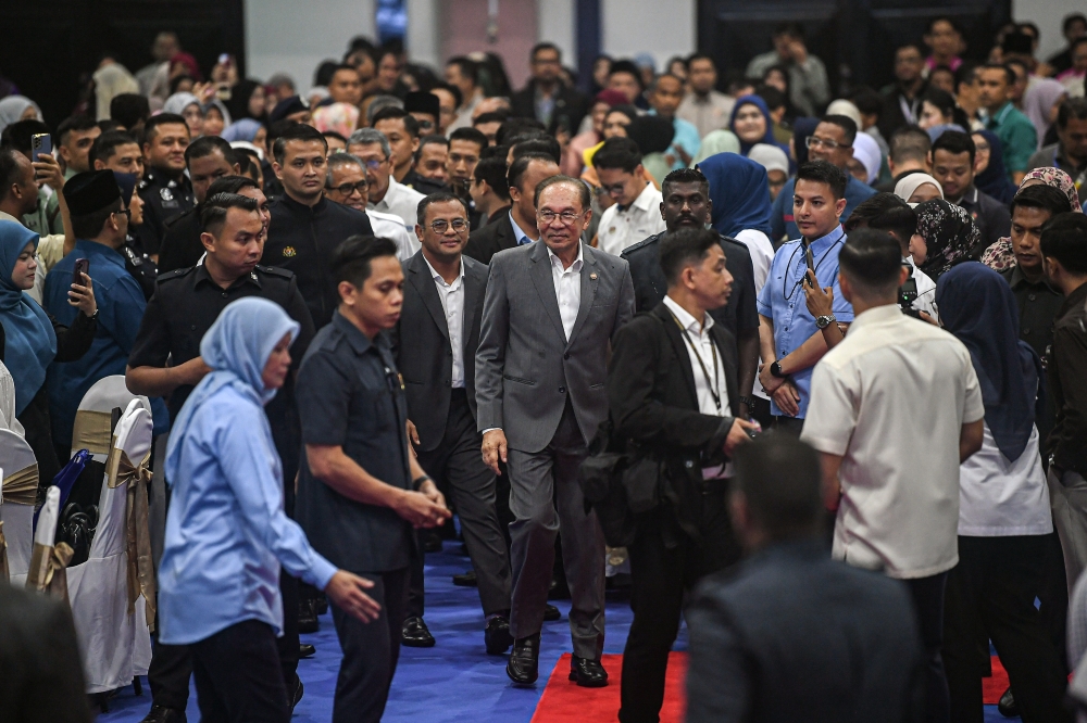 Anwar Ibrahim Clarifies Stern Message to Civil Servants Was Not Meant as Personal Attack