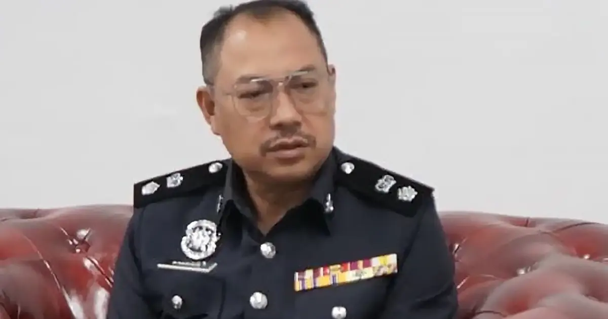 Suspect in custody after threatening officers with parang during Jeli drug raid