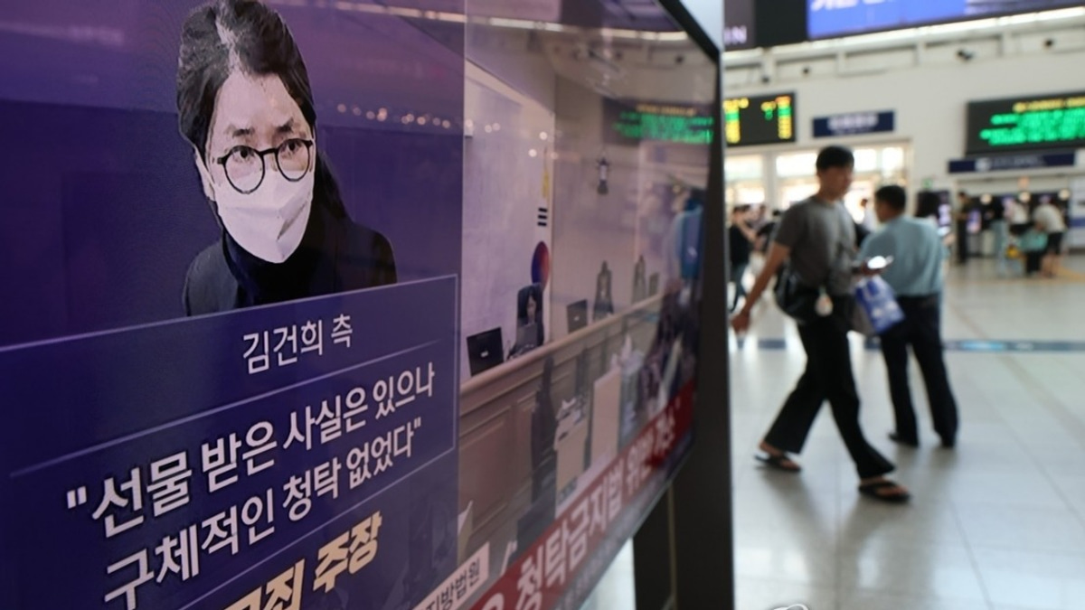 South Korea's Former First Lady Jailed for Seven Years in Bribery Scandal