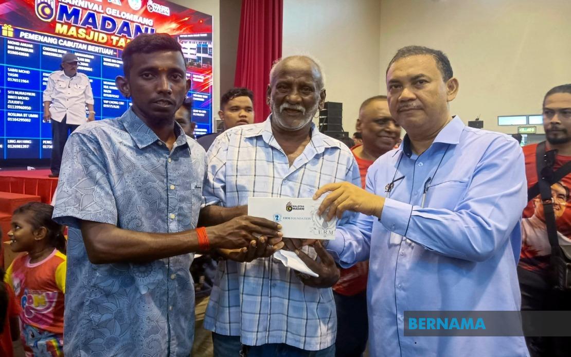 MADANI Carnival Delivers Aid to 2,000 Masjid Tanah Residents