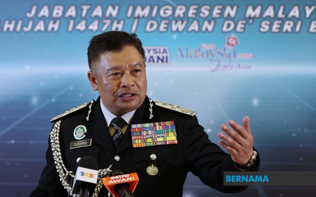 Only Two Airlines Report System Issues With Extended Malaysian Passports, Says Immigration Chief