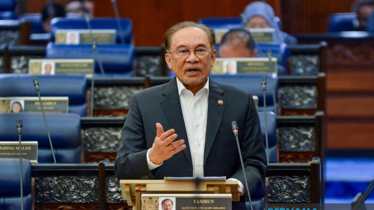 Government to Prioritise Local Jobs While Studying Foreign Worker Needs, Says Anwar