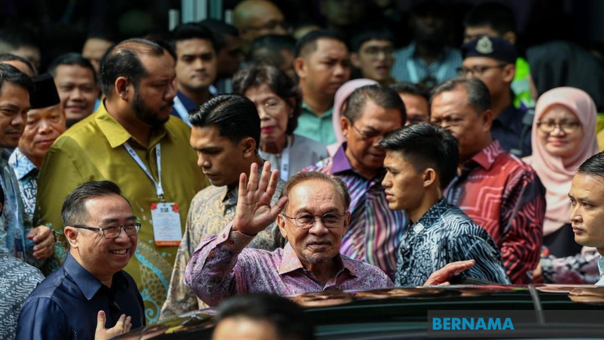 Anwar Mobilises Government to Assist Malaysians Caught in Nepal Floods