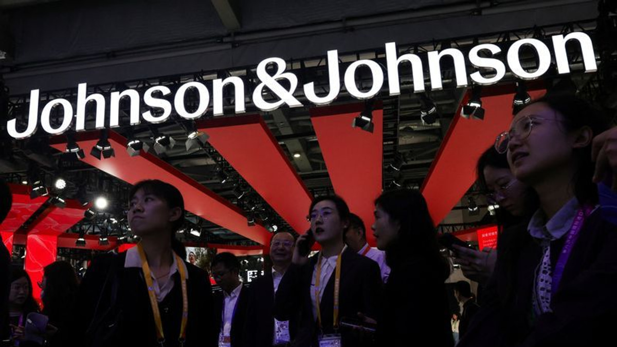 Johnson & Johnson Wins FDA Clearance for Ottava Robotic Surgery System, Challenging Intuitive Surgical's Dominance