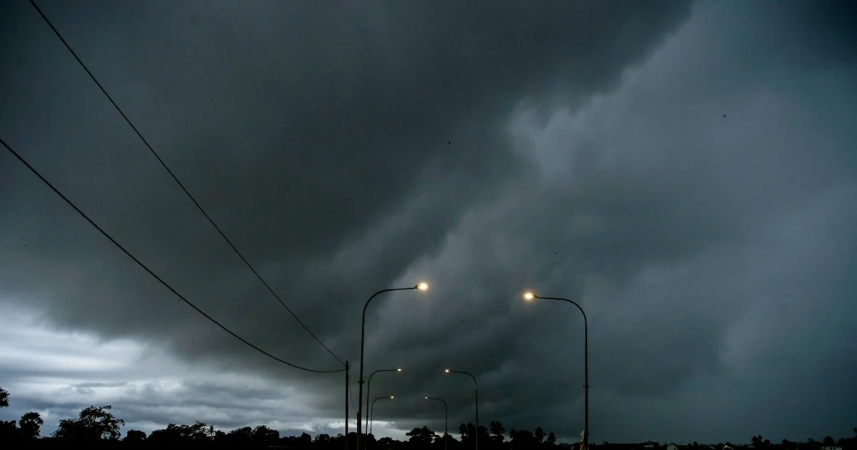 Heavy downpours and gusty winds forecast for multiple states until evening