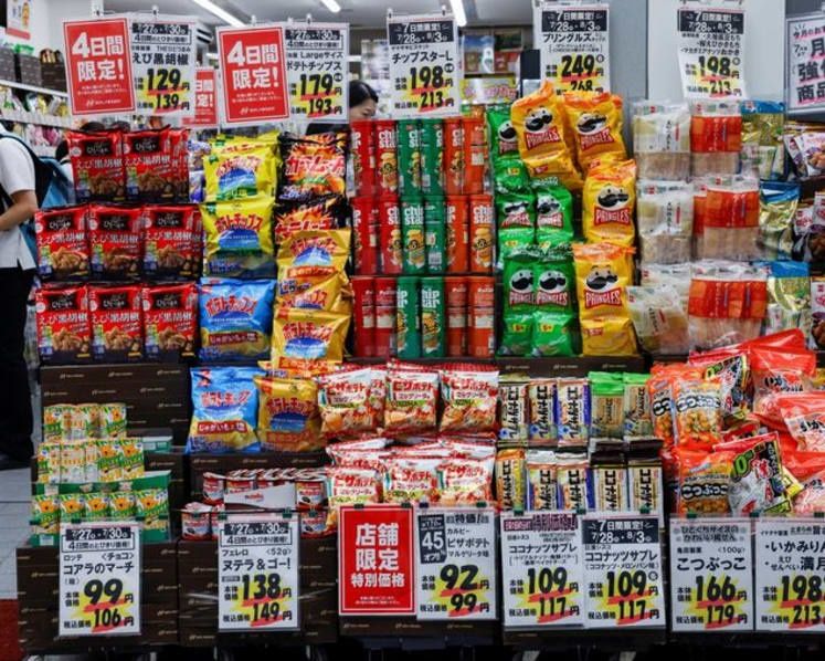 Japan to Slash Food Sales Tax to 1% as Cost-of-Living Crisis Deepens