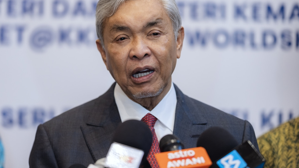 Zahid Offers Fully Sponsored Umrah to WorldSkills Gold Winners from TVET Programmes