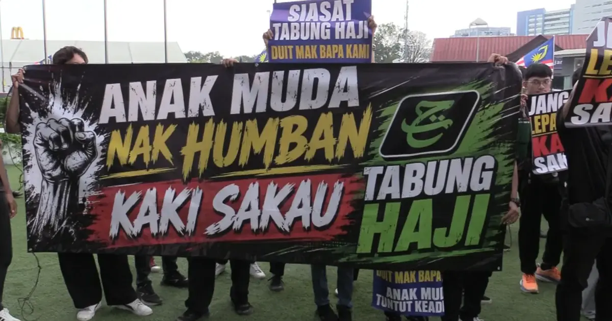 Melaka PKR Members Stage Dramatic Congress Protest Over Tabung Haji Scandal