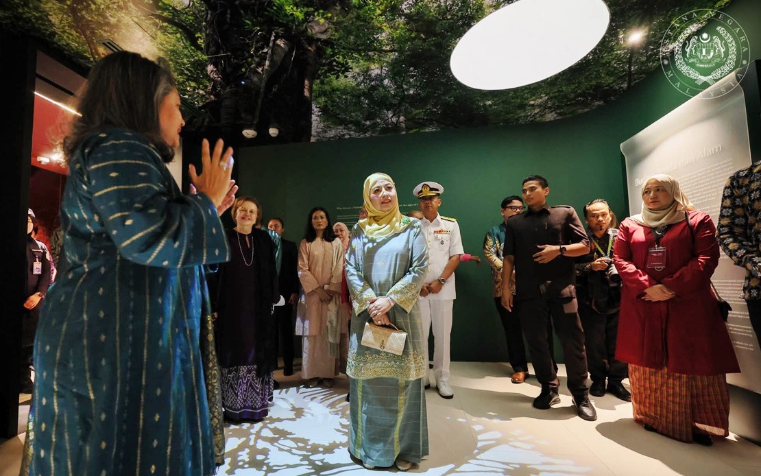 Queen Inaugurates Merdeka Textile Museum to Preserve Malay Heritage